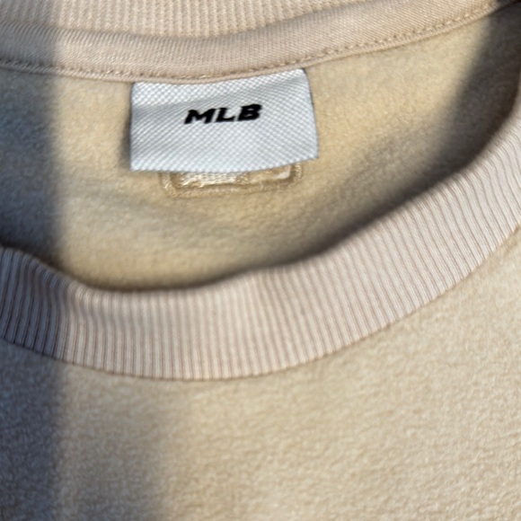 MLB Cream Sweatshirt with Ribbed Cuffs and Crew Neck - Picture 3 of 12